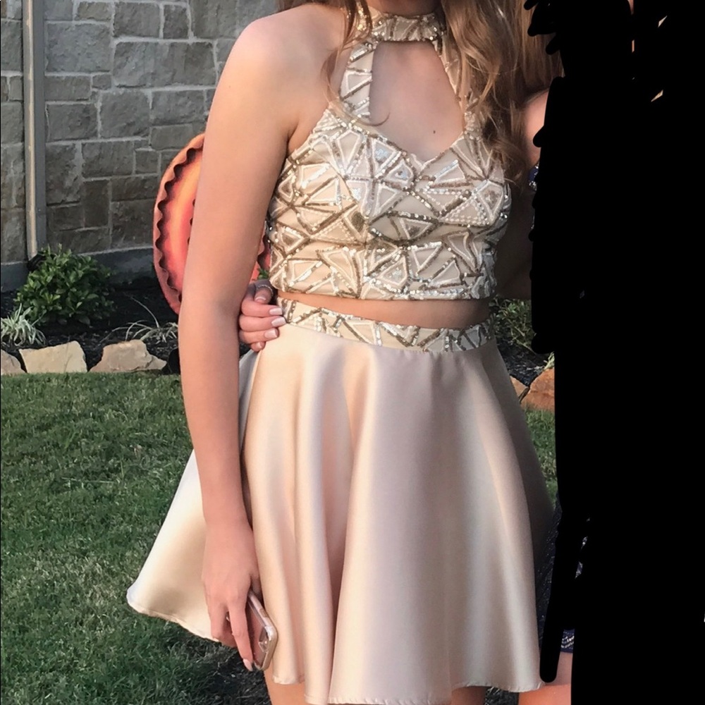 Formal Two-Piece Set - Picture 3 of 8